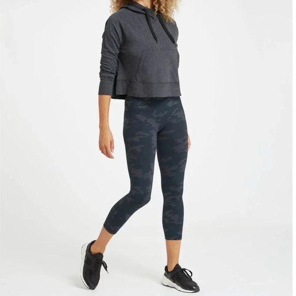 SPANX Look at‎ Me Now Seamless Cropped Leggings Size Medium Camo Print - Picture 1 of 7